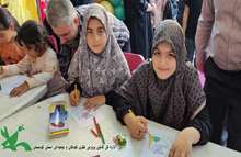 جلوه‌های هم‌دلی و هنر در هفته‌ی وحدت  همکاران کانون پرورش فکری کودکان و نوجوانان استان کردستان با حضور در غرفه فرهنگی، دل‌ها را به هم پیوند زدند و بذر مهربانی کاشتند.